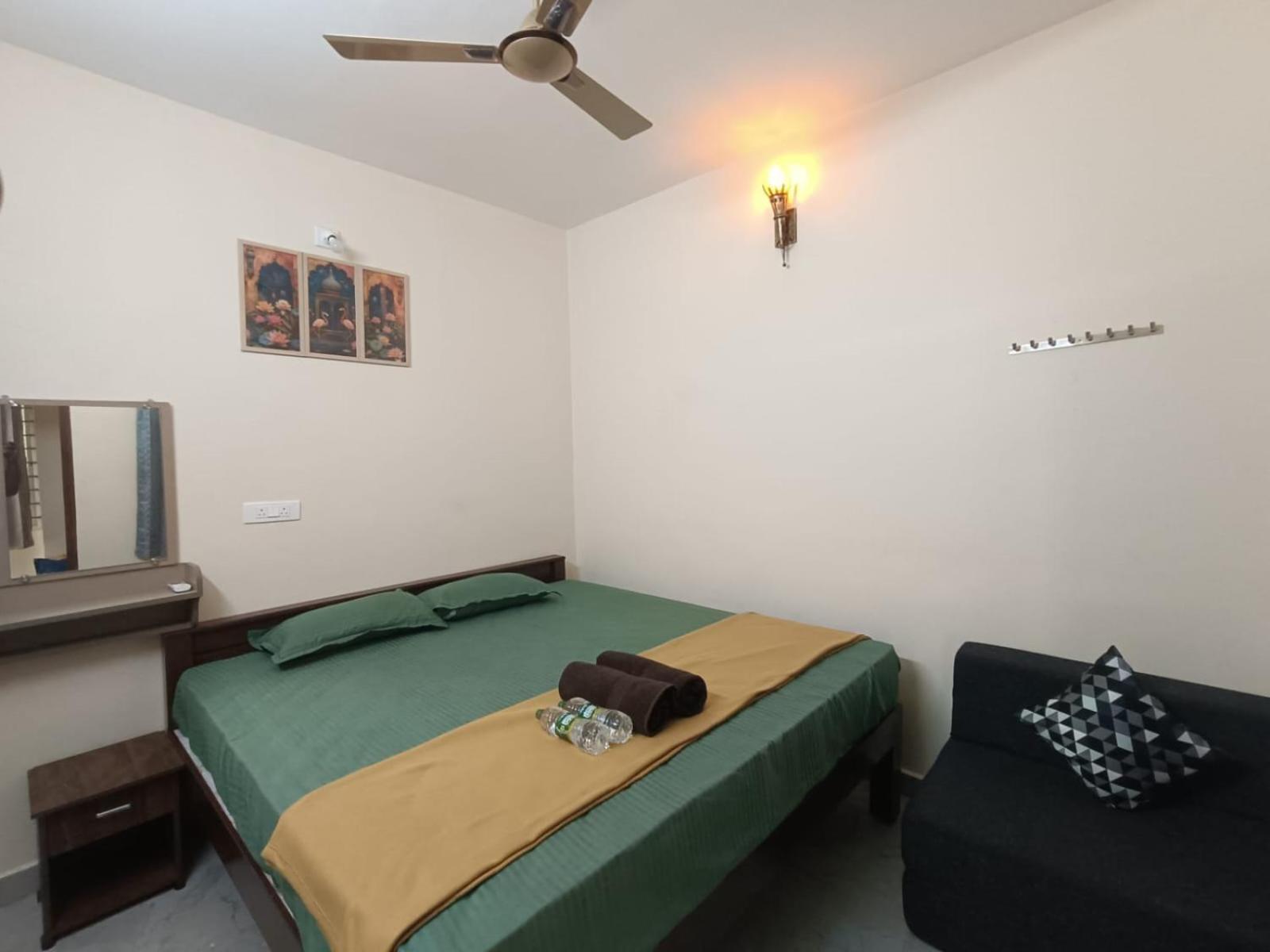 Omkara - The Fives Guest House Tiruvannāmalai Zewnętrze zdjęcie